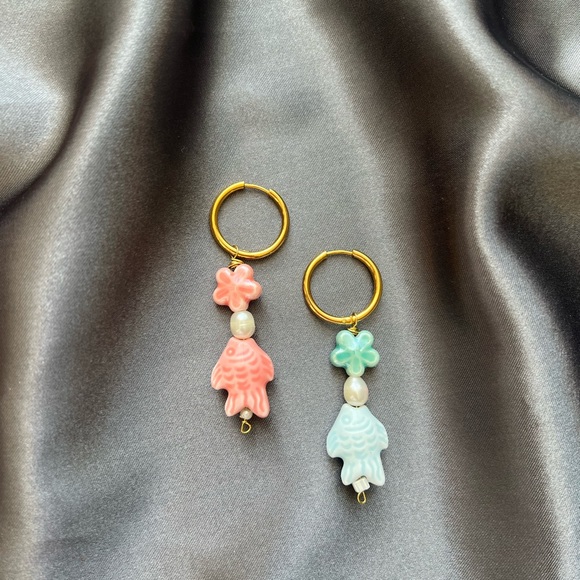 Fish Pearl Earrings - Picture 3 of 8